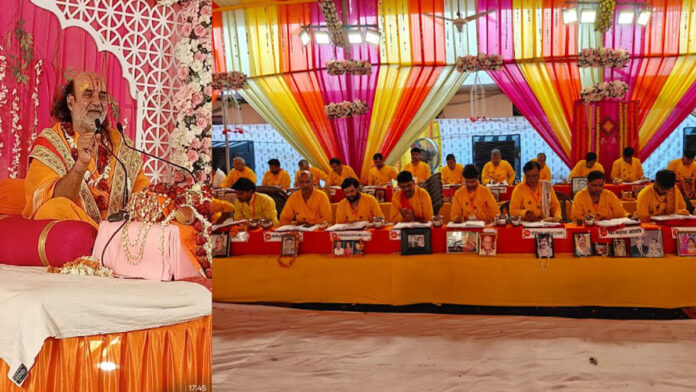 The Glory of Lord Krishna's Childhood Pastimes Resounded in the Bhagavat Katha. The Glory of Lord Krishna's Childhood Pastimes Resounded in the Bhagavat Katha.