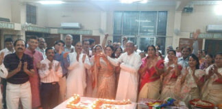 भक्तामर स्तोत्र दीप महा अर्चना में गूंजे भगवान आदिनाथ के जयकारे Chants of victory for Lord Adinath resounded during the Bhaktamar Stotra Deep Maha Archana.