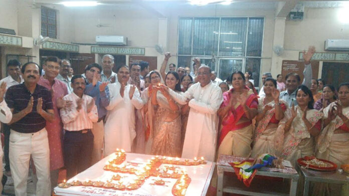 Chants of victory for Lord Adinath resounded during the Bhaktamar Stotra Deep Maha Archana. Chants of victory for Lord Adinath resounded during the Bhaktamar Stotra Deep Maha Archana.