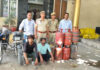 अंतरराज्यीय बाइक चोर गैंग चढी पुलिस के हत्थे: दो मोटरसाइकिलें और सात गैस सिलेंडर बरामद Inter-state bike theft gang nabbed by police.