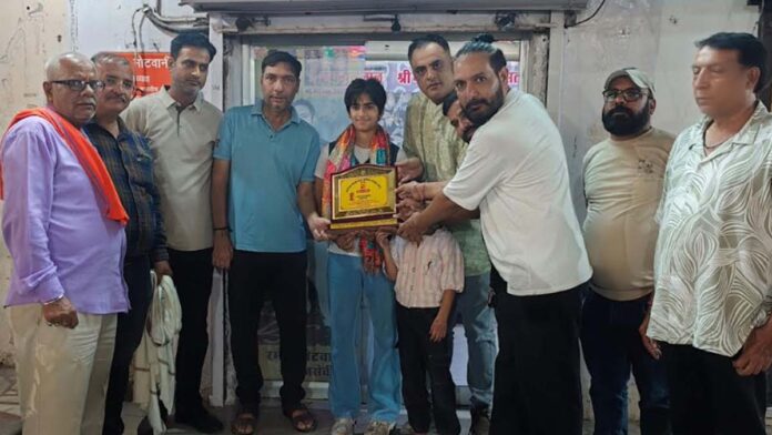 The Chetichand Sindhi Mela Committee honored national swimming medalist Pari Bhojwani.