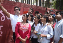 रंग दे गुलाबी अभियान:एक ही दिन में पांच सौ से अधिक दीवारों पर की चित्रकारी 'Rang De Gulabi' Campaign: Painted over 500 walls in a single day.