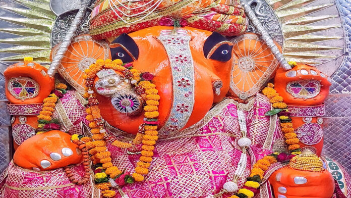 A Panchamrit Abhishek will be performed at the Shri Nahar Ke Ganeshji Temple on the auspicious occasion of Guru-Pushya Yoga. A Panchamrit Abhishek will be performed at the Shri Nahar Ke Ganeshji Temple on the auspicious occasion of Guru-Pushya Yoga.