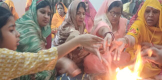 सबके उज्जवल भविष्य की कामना के साथ यज्ञ भगवान को अर्पित की आहुुतियां