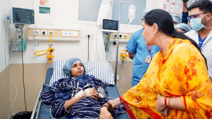 Deputy Chief Minister Diya Kumari met with the injured victims of the Sikar Road accident at CKS Hospital.