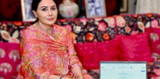 प्रदेश में जनगणना के पहले में चरण में उपमुख्यमंत्री दीया कुमारी ने खुद भरा हाउस लिस्टिंग फॉर्म During the first phase of the census in the state, Deputy Chief Minister Diya Kumari personally filled out the House Listing Form.