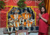 हाथोज धाम में मोगरा पुष्पों से सजी दिव्य फूल बंगला झांकी A Divine 'Phool Bangla' Tableau Adorned with Mogra Flowers at Hathoj Dham