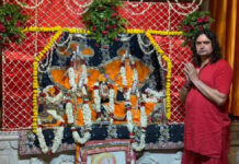 हाथोज धाम में मोगरा पुष्पों से सजी दिव्य फूल बंगला झांकी A Divine 'Phool Bangla' Tableau Adorned with Mogra Flowers at Hathoj Dham