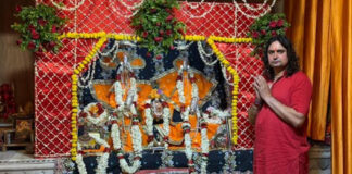 हाथोज धाम में मोगरा पुष्पों से सजी दिव्य फूल बंगला झांकी A Divine 'Phool Bangla' Tableau Adorned with Mogra Flowers at Hathoj Dham