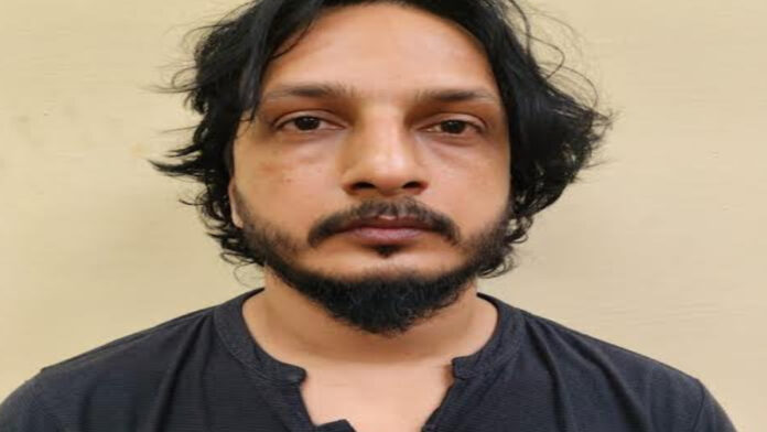 Accused who blackmailed businessman with obscene video arrested in Delhi.