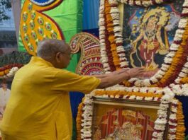 श्री गौरांग महाप्रभु जन्मोत्सव: सजाई गई आकर्षक फूल बंगला झांकी Shri Gaurang Mahaprabhu Birth Anniversary: Captivating 'Phool Bangla' Tableau Adorned