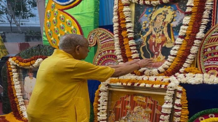 Shri Gaurang Mahaprabhu Birth Anniversary: ​​Captivating 'Phool Bangla' Tableau Adorned