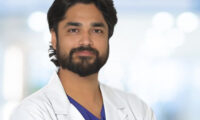 एक ही सर्जरी में दोनों हिप बदलकर युवक को मिली नई जिंदगी Young Man Gets a New Life After Both Hips Replaced in a Single Surgery