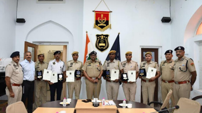 Six brave personnel who performed outstanding work received the 'Constable of the Month' award. Six brave personnel who performed outstanding work received the 'Constable of the Month' award.
