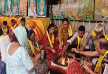 अधिकमास:गोविंद देव जी मंदिर में श्री नारायण गायत्री महायज्ञ में श्रद्धालुओं ने अर्पित की आहुतियां Devotees Offer Oblations at the Shri Narayan Gayatri Mahayajna at Govind Dev Ji Temple