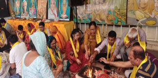 अधिकमास:गोविंद देव जी मंदिर में श्री नारायण गायत्री महायज्ञ में श्रद्धालुओं ने अर्पित की आहुतियां Devotees Offer Oblations at the Shri Narayan Gayatri Mahayajna at Govind Dev Ji Temple