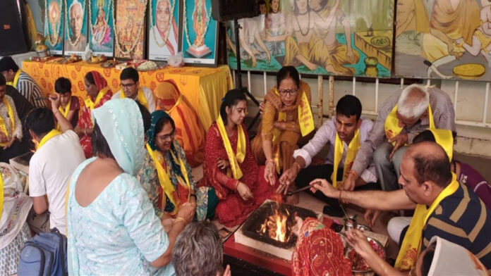 Devotees Offer Oblations at the Shri Narayan Gayatri Mahayajna at Govind Dev Ji Temple