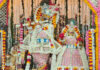 गोविंद देव जी मंदिर में सजा हाथ से बने फूलों का बंगला A canopy made of handmade flowers adorns the Govind Dev Ji Temple.