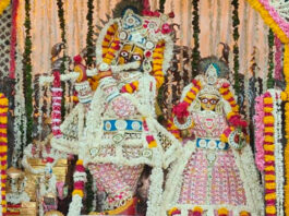 देवशयनी एकादशी पर श्री गोविंद देवजी मंदिर में विशेष दर्शन व्यवस्था A canopy made of handmade flowers adorns the Govind Dev Ji Temple.