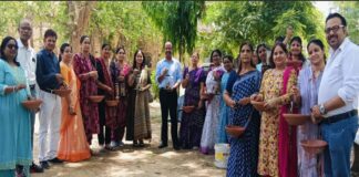 गोनेर में जीव दया का संदेश: पक्षियों के लिए लगाए परिंडे और फीडर, पर्यावरण संरक्षण का लिया संकल्प A Message of Compassion in Goner: Water Pots and Feeders Installed for Birds; Pledge Taken for Environmental Conservation.