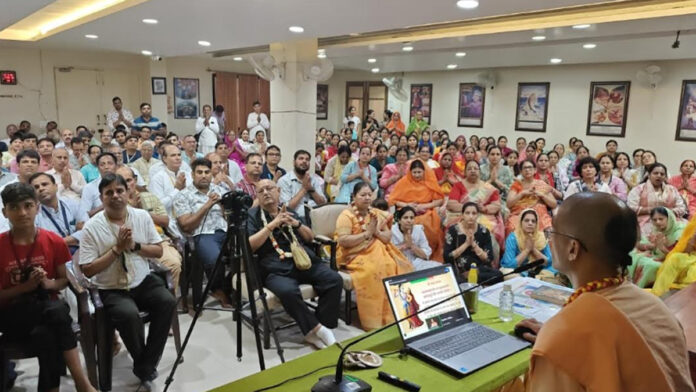 Purushottam Month: Crowds of Devotees Flock to the Hidden Vrindavan Dham Purushottam Month: Crowds of Devotees Flock to the Hidden Vrindavan Dham