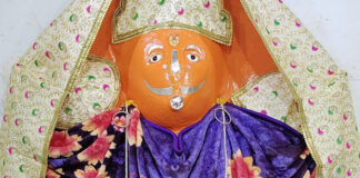 आस्था का अनूठा रंग: भीषण गर्मी में हनुमान जी को जल विहार करा लगाया आमरस और शर्बत का भोग Offerings of Aamras and Sherbet Presented to Lord Hanuman