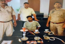 कैफे की आड में चल रहे हुक्का बार पर पुलिस ने मारा छापा Police Raid Hookah Bar Operating Under the Guise of a Cafe