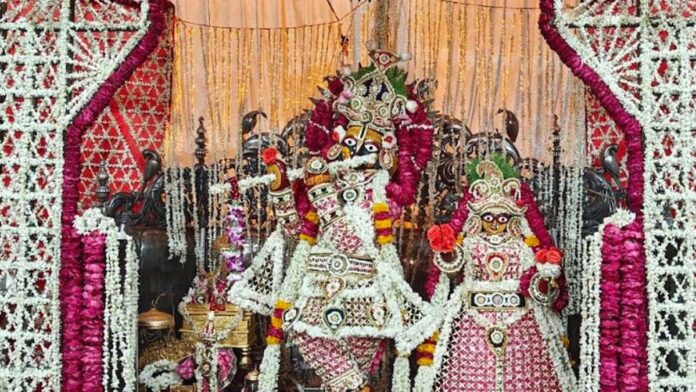 Govind Devji will perform the 'Jal Vihar' ceremony today on the occasion of Apara Ekadashi.