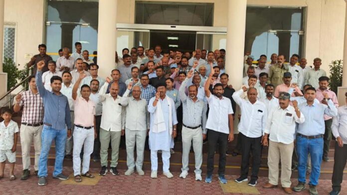 Employees Warn Government of Intensifying Agitation Employees Warn Government of Intensifying Agitation