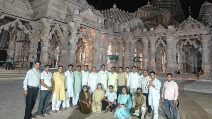 Jain devotees from Jaipur performed a Maha-Abhishek at Kundalpur. Jain devotees from Jaipur performed a Maha-Abhishek at Kundalpur.