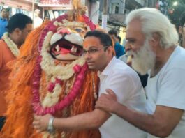 नृसिंह जयंती पर मंदिर में हुआ दुग्धाभिषेक व विशेष पूजा-अर्चना Milk Abhishekam and Special Worship Performed at the Temple on Narsimha Jayanti