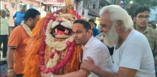 नृसिंह जयंती पर मंदिर में हुआ दुग्धाभिषेक व विशेष पूजा-अर्चना Milk Abhishekam and Special Worship Performed at the Temple on Narsimha Jayanti