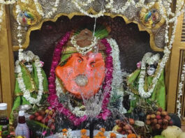 पद्मिनी एकादशी पर परकोटा गणेश मंदिर में सजी जलविहार झांकी A 'Jal Vihar' tableau was set up at the Parkota Ganesh Temple on Padmini Ekadashi.