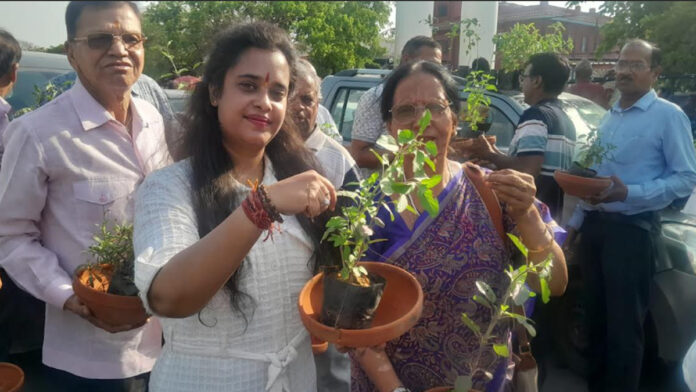 Conveyed the message of environmental conservation through tree plantation and the distribution of earthen water pots for birds.