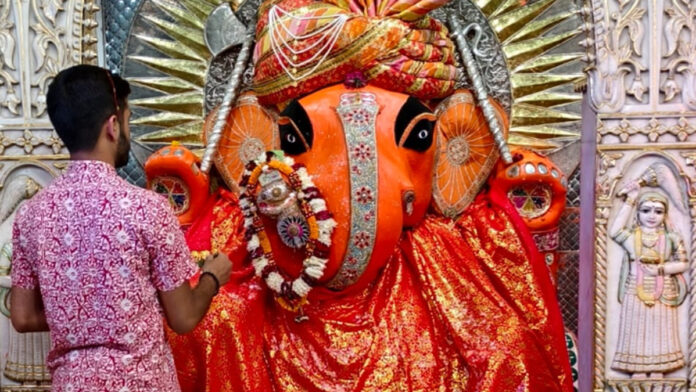 Guru Pushya Nakshatra: Pushyabhishek of Ganpati and offering of Modaks Guru Pushya Nakshatra: Pushyabhishek of Ganpati and offering of Modaks