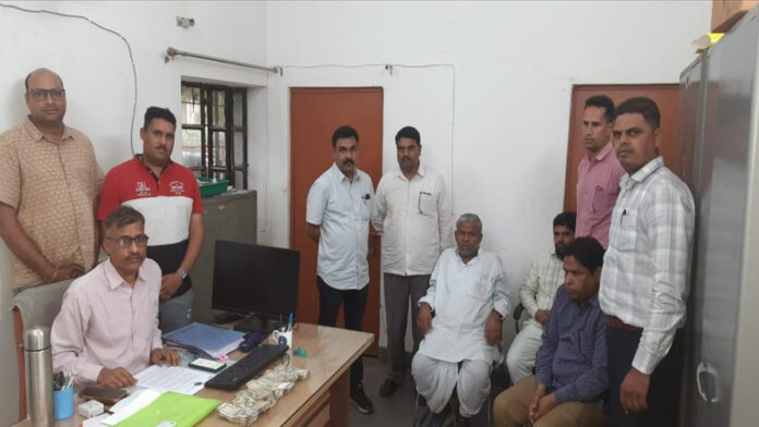 PWD Executive Engineer and Two Contractors Caught Red-Handed Accepting Bribes