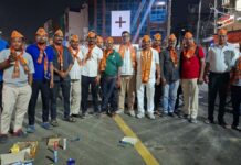 तीन राज्यों में भाजपा की ऐतिहासिक जीत पर कार्यकर्ताओं ने की गई भव्य आतिशबाज़ी Party workers set off spectacular fireworks to celebrate the BJP's historic victory in three states.