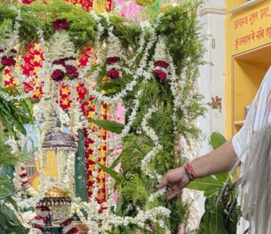 रास रंग के साथ अष्टयाम महोत्सव आयोजित