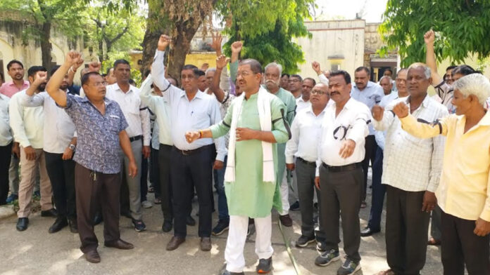Issuing a stern ultimatum to the government, demands for RGHS reforms intensify.
