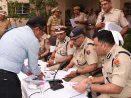 जयपुर पुलिस कमिश्नर ने आमेर थाने में जनसुनवाई कर परिवादियों को दी राहत The Jaipur Police Commissioner provided relief to complainants by holding a public hearing at the Amer Police Station.