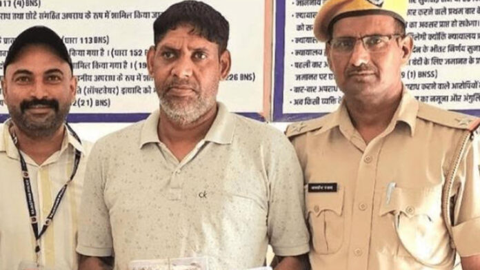 Thief who stole jewelry and cash worth ₹63 lakh from a moving train arrested.
