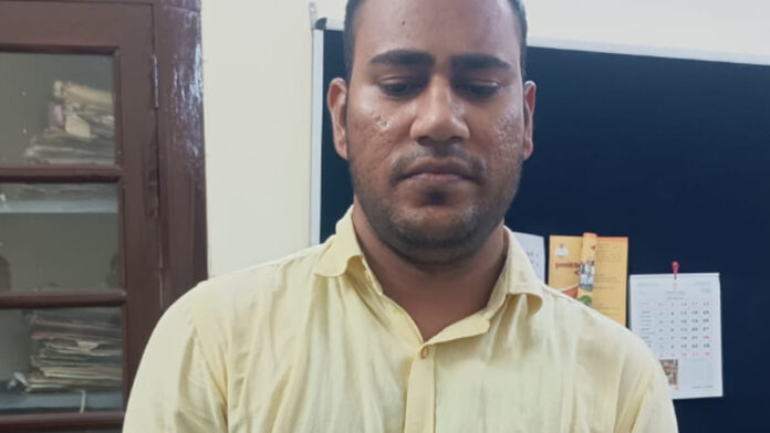 Senior Assistant in State Insurance and Provident Fund Department Arrested for Accepting ₹1 Lakh Bribe Senior Assistant in State Insurance and Provident Fund Department Arrested for Accepting ₹1 Lakh Bribe