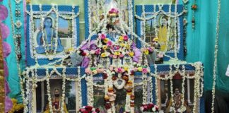 श्री सरस निकुंज : श्रीशालिग्राम जी सरकार की पौढ़ावनी के साथ शयन दर्शन Shri Radha Saras Bihari Ju Sarkar will be showered with loving affection.