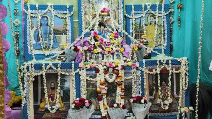 Shri Radha Saras Bihari Ju Sarkar will be showered with loving affection.