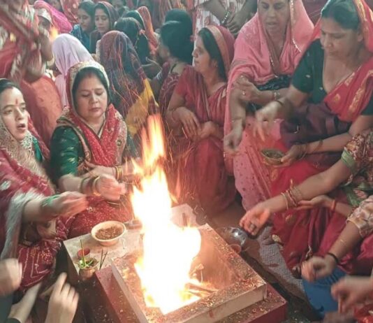 हुतात्मा शांति महायज्ञ में अर्पित की आहुतियां