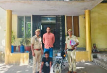 सूने मकानों में चोरी करने वाला शातिर नकबजन लाखों के जेवरात सहित गिरफ्तार