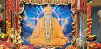 56 व्यंजन थाल और आम रस के भोग से रिझाए प्रभु The Lord was pleased with an offering of a 56-dish Thali and Aam Ras.