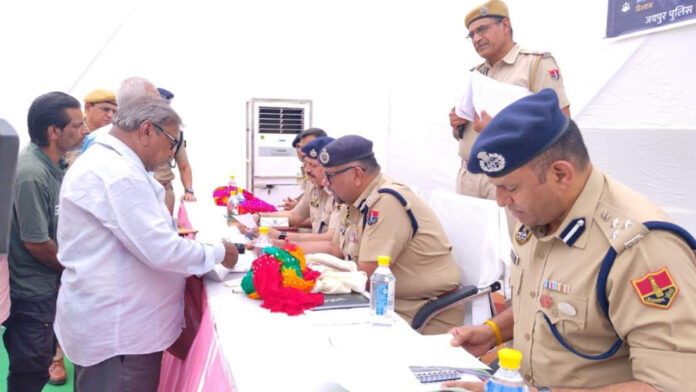 The Police Commissioner held a public hearing at the Ramganj Police Station and resolved several issues on the spot. The Police Commissioner held a public hearing at the Ramganj Police Station and resolved several issues on the spot.