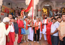 माता के जयकारों के साथ वैष्णो देवी की 30वीं विशाल पदयात्रा रवाना Vaishno Devi's 30th Grand Foot Pilgrimage Sets Off Amidst Chants of 'Victory to the Mother'