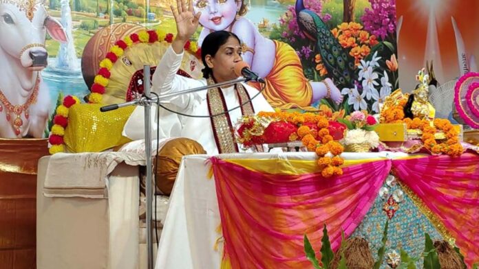 Shrimad Bhagwat Geeta Essence: Bharti Didi told the true nature of soul and God. Shrimad Bhagwat Geeta Essence: Bharti Didi told the true nature of soul and God.